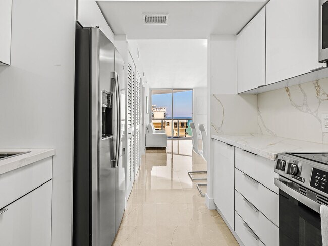 Building Photo - 6365 Collins Ave