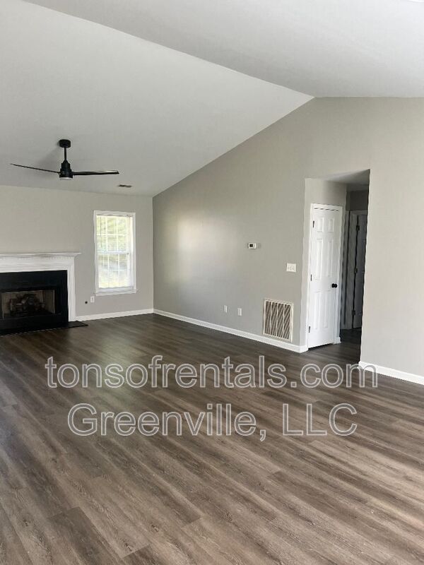 Building Photo - 7 Stonington Way