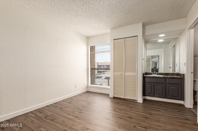 Building Photo - 3601 W Tierra Buena Ln