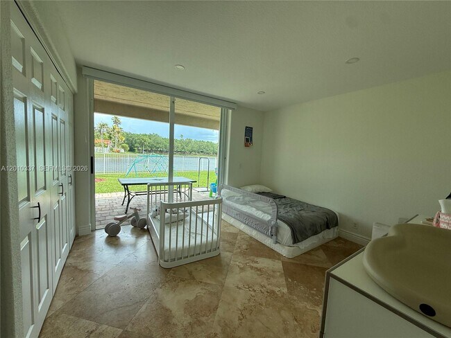 Building Photo - 1070 Capistrano