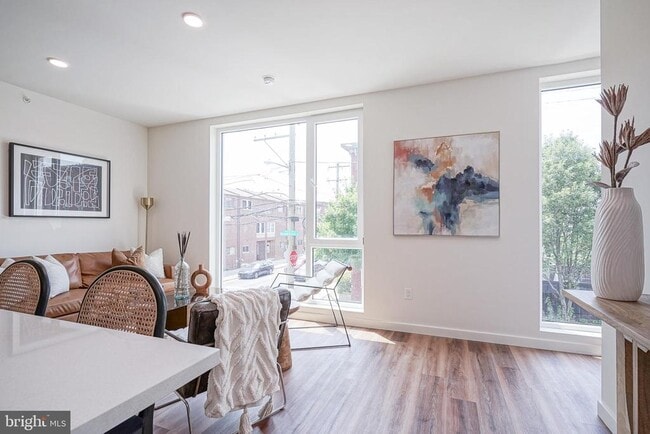 Building Photo - 1301 Bainbridge St