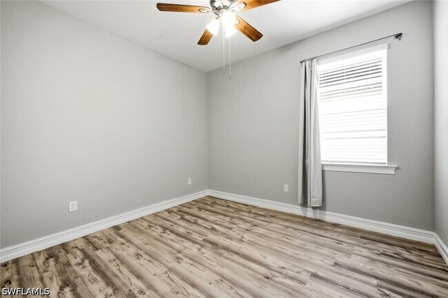 Building Photo - 28093 Sanibel Sands St