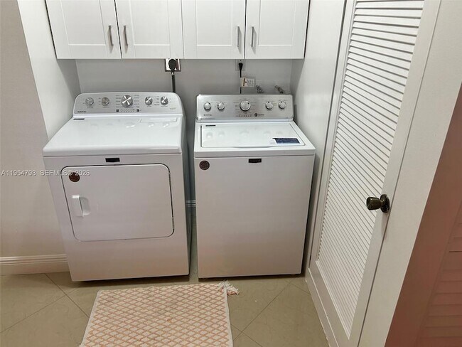 Building Photo - 9225 NW 49th Pl