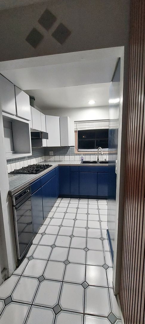 Building Photo - 3/4 mile to beach 3BR in Redondo Beach