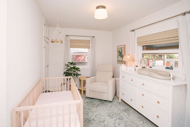 Building Photo - One of a kind house with on-site laundry, ...