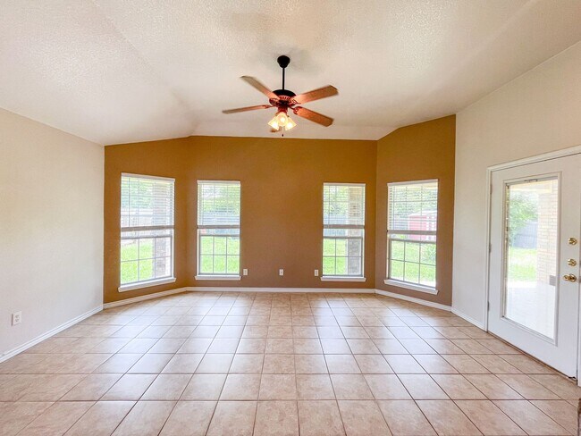 Building Photo - Available NOW!!!! This charming 1 story, 3...