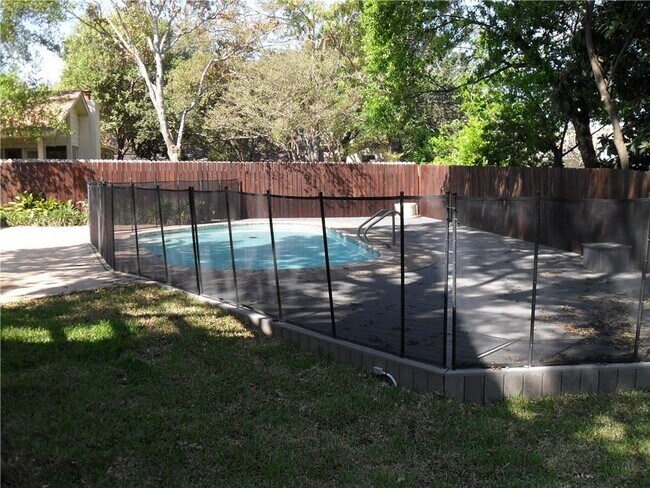 Building Photo - 4804 Greystone Dr
