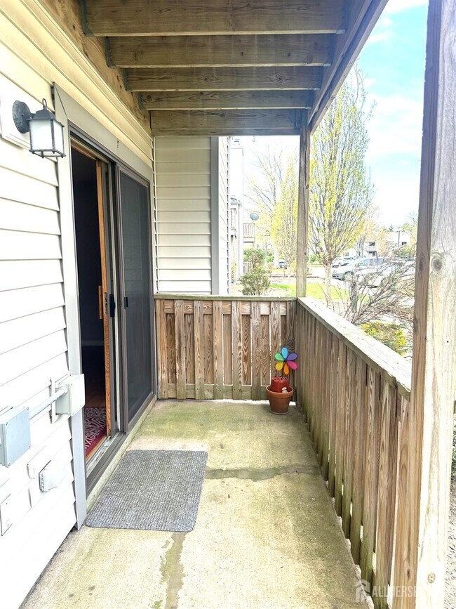 Building Photo - 4901 Ravens Crest Dr