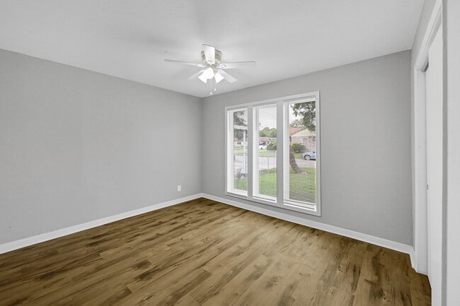 Building Photo - 1304 Sage Dr