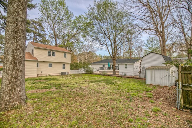 Building Photo - Great Location in Williamsburg!