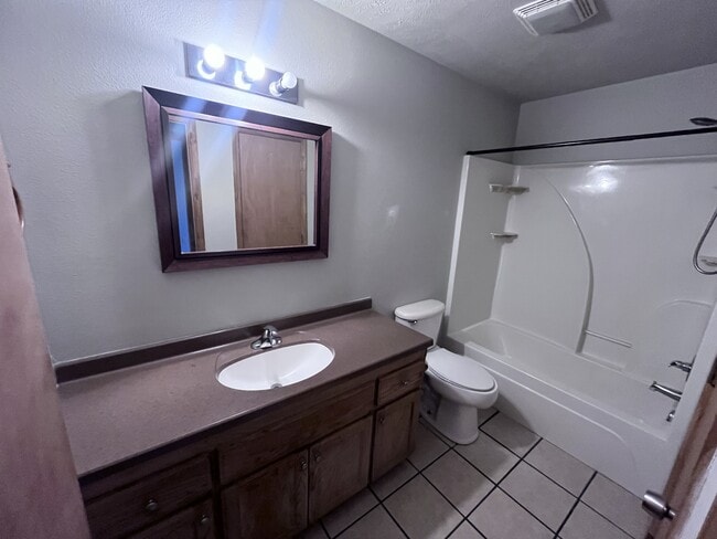 Building Photo - 10 Marie Ln