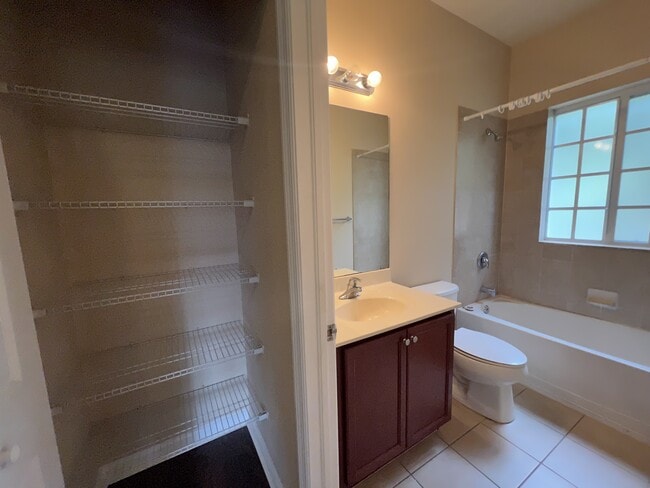 Building Photo - 3222 NW 31st Terrace