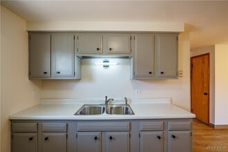 Building Photo - 185 Mead St