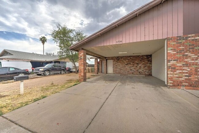 Building Photo - READY TO TOUR NOW! Adorable 2 Bath 1 Bed Home in Glendale