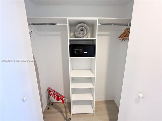 Building Photo - 2602 E Hallandale Beach Blvd