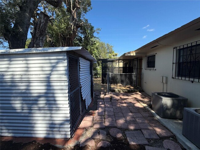 Building Photo - 1048 NW 32nd Pl