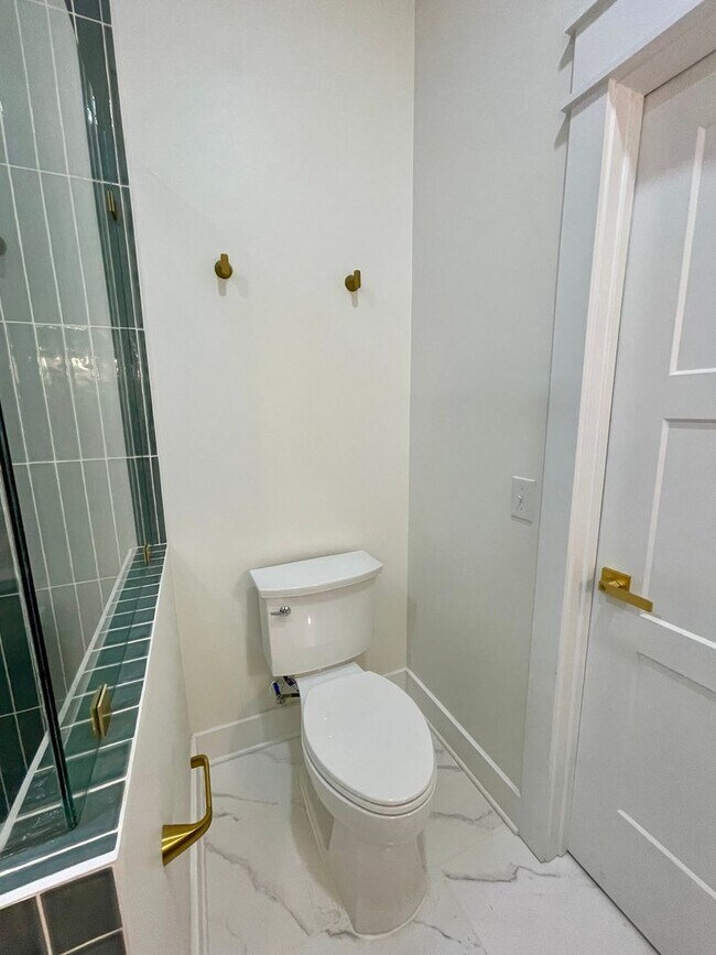 Building Photo - 323 50th Ave N