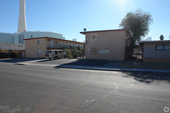 Building Photo - 237 W Chicago Ave