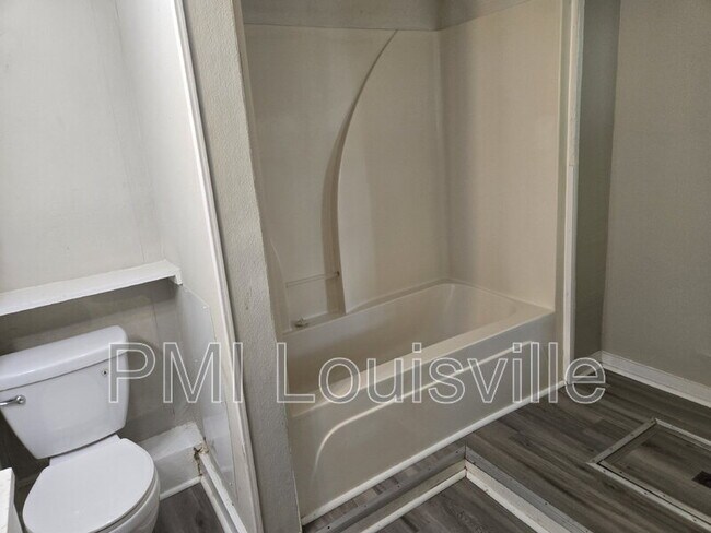 Building Photo - 451 N 25th St