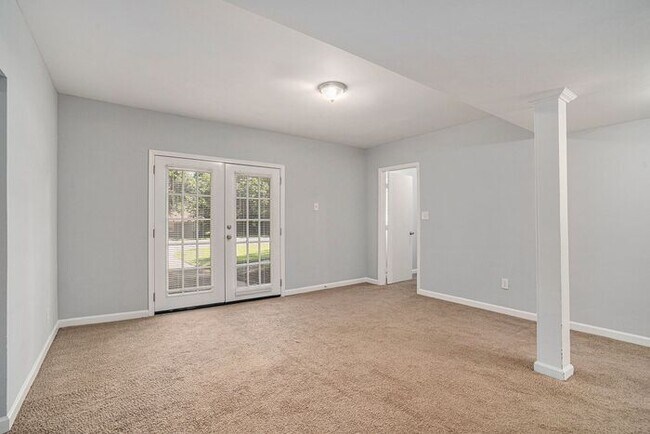 Building Photo - Renovated 4BR/2.5BA Home in Jonesboro!
