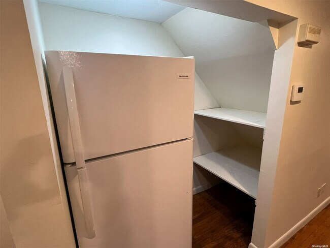 Building Photo - 21 E Cedar St