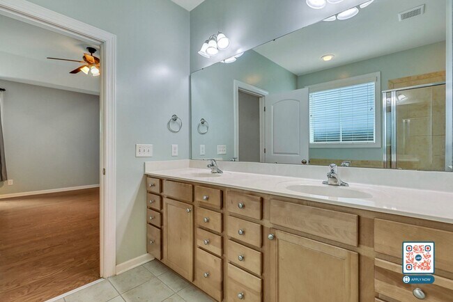 Building Photo - Pet-Friendly Home in Shell Hall – Availabl...
