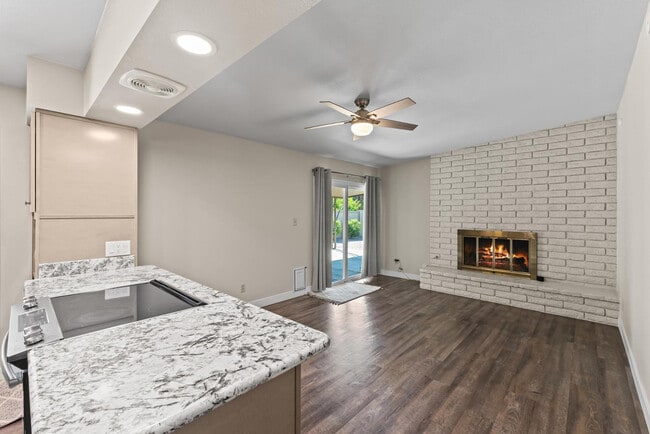 Building Photo - 1135 E Palmcroft Dr