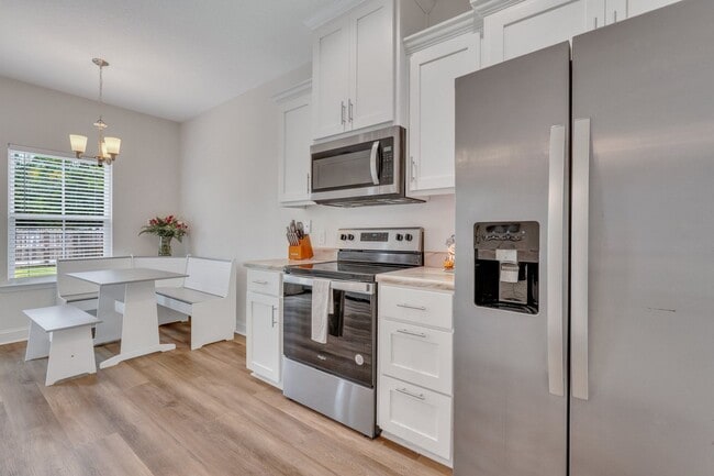 Building Photo - AVAILABLE NOVEMBER (PET FRIENDLY)