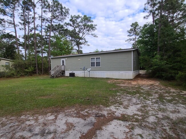 Building Photo - 8415 Verano St