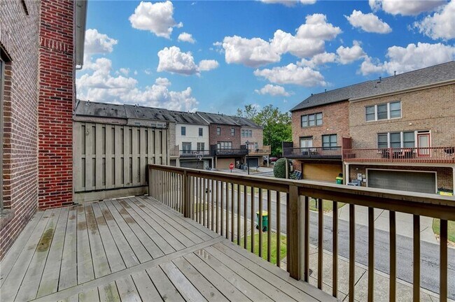Building Photo - 812 Red Hart Ln