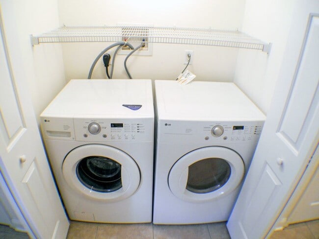 Building Photo - Graduate Hospital Home