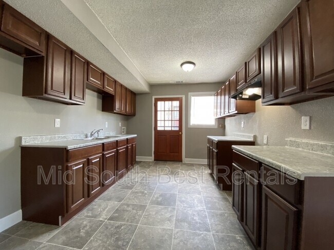 Building Photo - 1326 Chadwick Cir