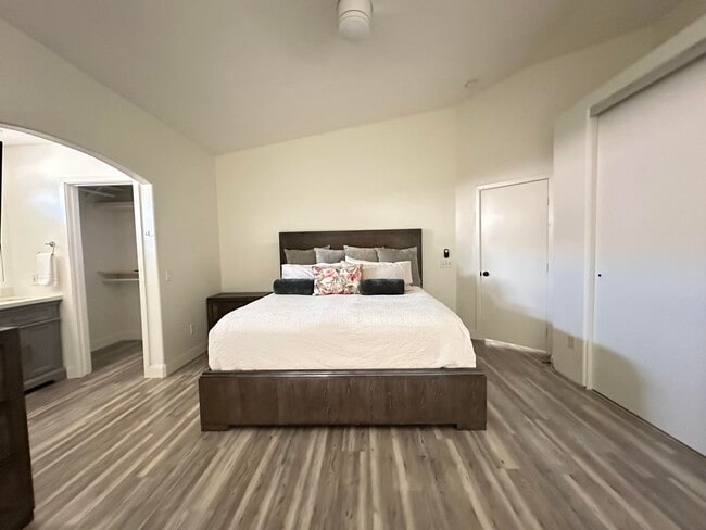 Building Photo - 54445 Avenida Alvarado