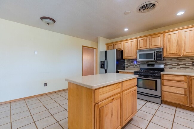 Building Photo - Spacious 3 Bedroom Home with Solar Panels and a Pool