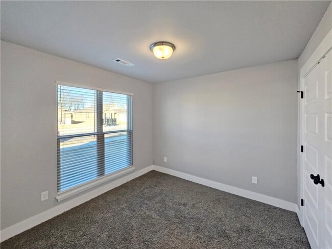 Building Photo - 2091 Bluebonnet Ln