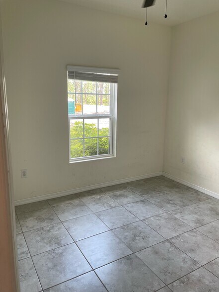 Building Photo - 24484 Zephyr Ct