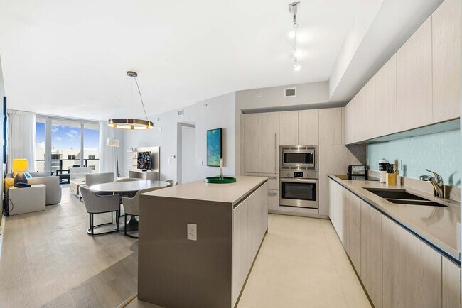 Building Photo - 4111 S Ocean Dr