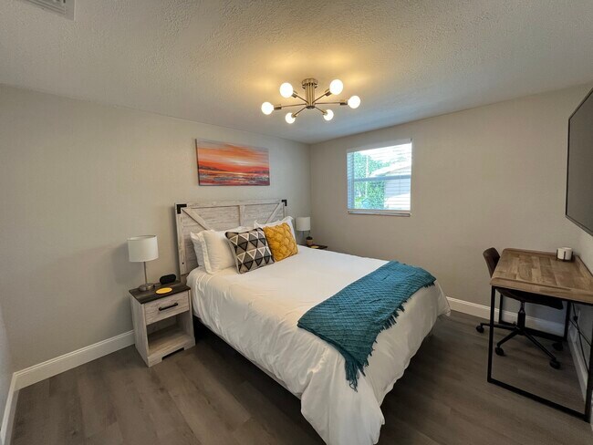 Building Photo - 607 Lyndhurst St