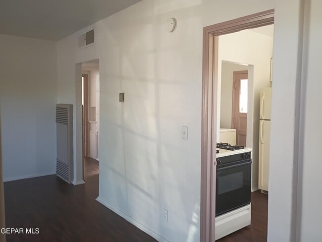 Building Photo - 4704 Clifton Ave