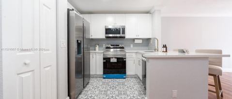 Building Photo - 11384 Royal Palm Blvd