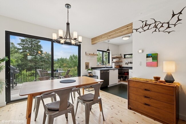Building Photo - Furnished 2 Bed 2 Bath Columbia Falls Home
