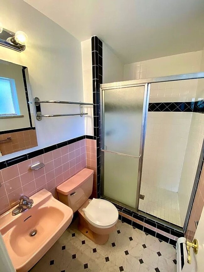 Building Photo - 5290 W Plymouth Dr