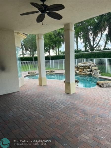 Building Photo - 8501 Butler Greenwood Dr