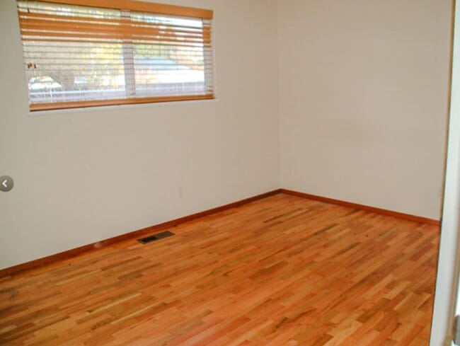 Building Photo - Truly adorable and private 3 bed rambler in great neighborhood in the heart of Kent.