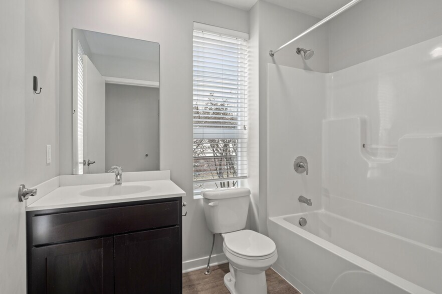 Building Photo - 600 Douglas St NW