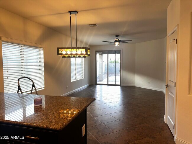 Building Photo - 1686 W Paisley Dr