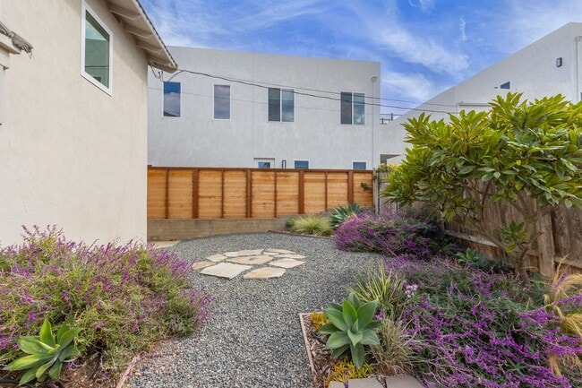 Building Photo - Beautifully Remodeled 2 Bed/1Bath Home with Ocean and Bay Glimpses in Ocean Beach!