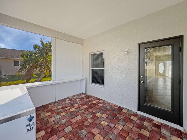 Building Photo - 906 Alfreda Ave