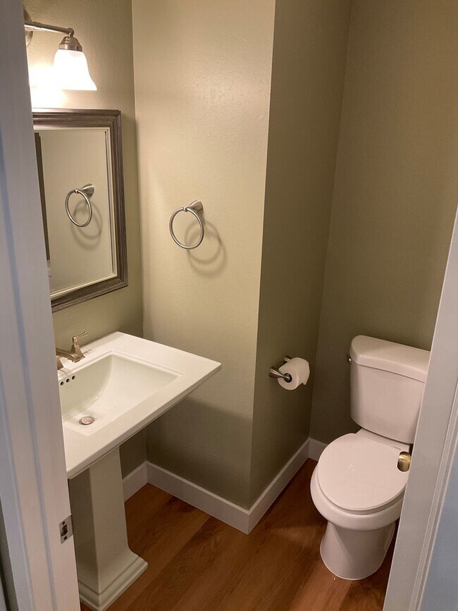 Building Photo - FOR LEASE 3 BEDROOM 2.5 BATH 2 Story Condo...