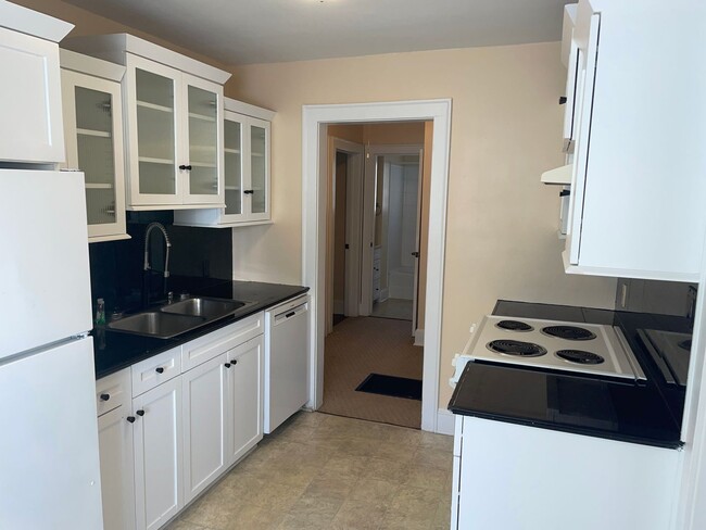 Building Photo - Adorable 2 Bedroom Home in Ashley Park!!